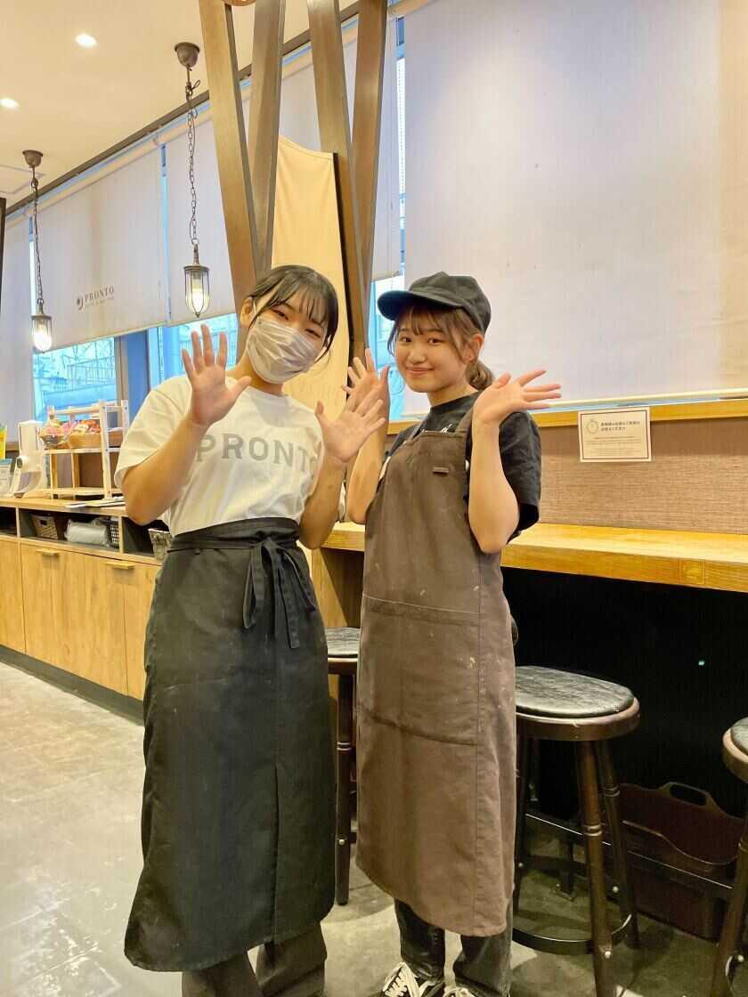 PRONTO エキア北千住店の制服2
