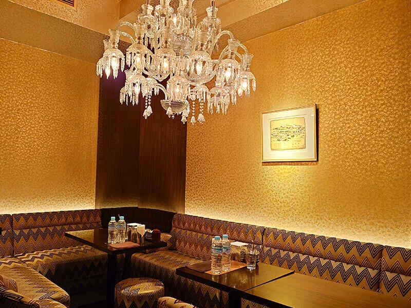 Lounge Galleの制服2