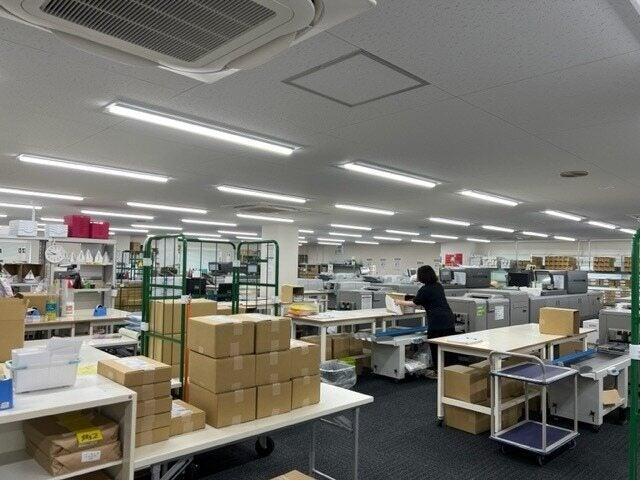 株式会社ラクスルファクトリーの制服1