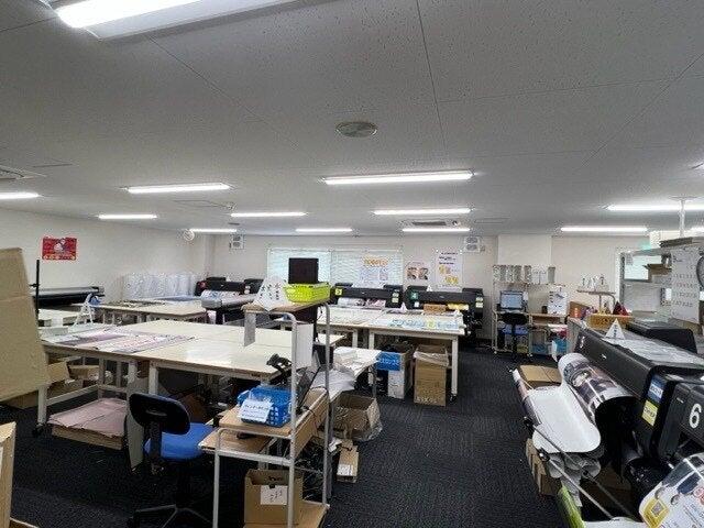 株式会社ラクスルファクトリーの制服4