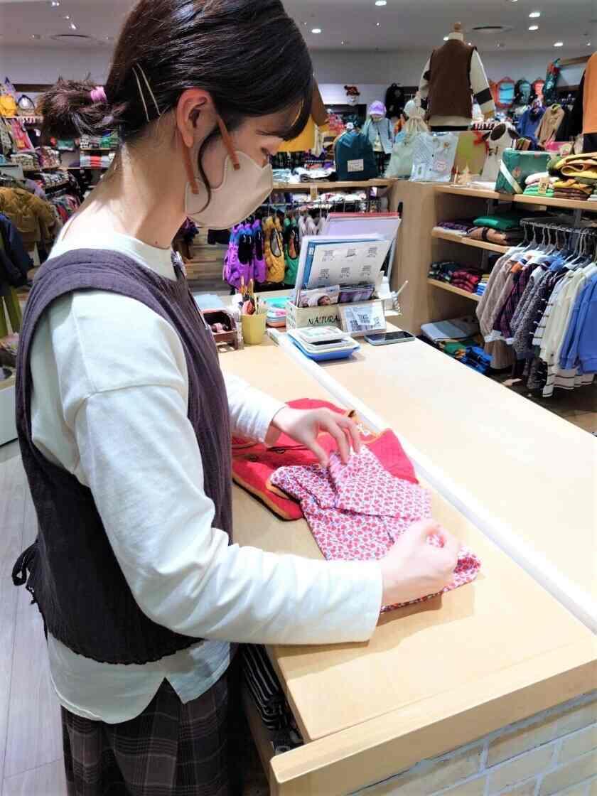 RAGMART(ラグマート) 伊勢丹浦和店の制服1