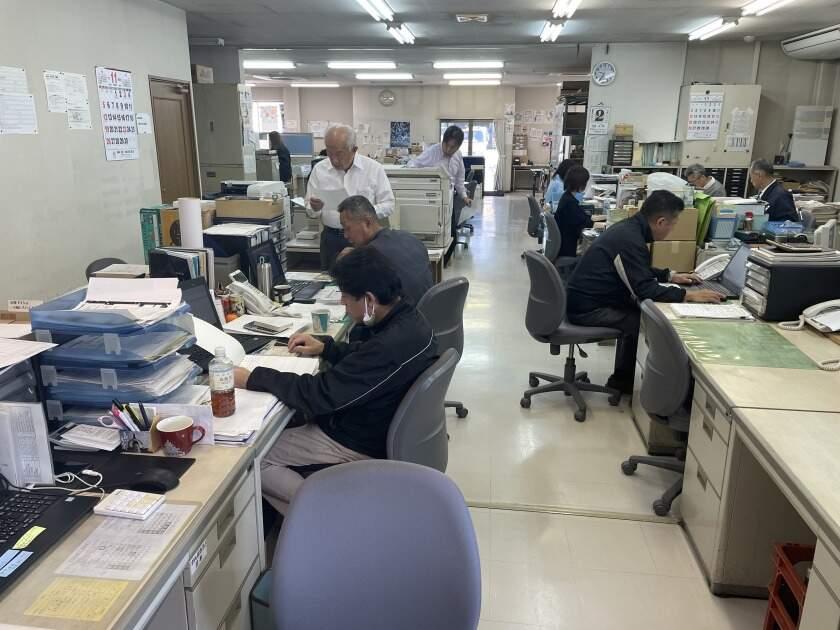 今泉酒類販売株式会社の制服1