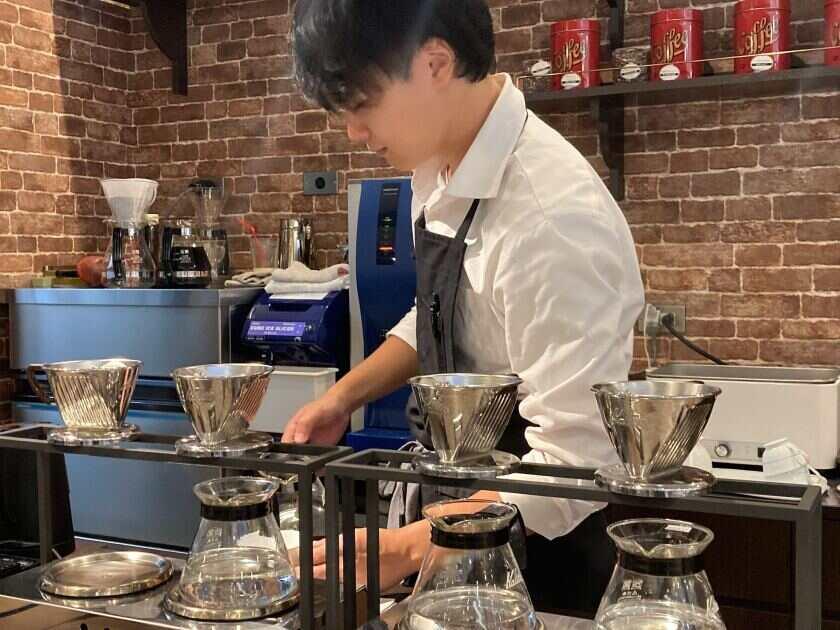 八尾珈琲館YCの制服6