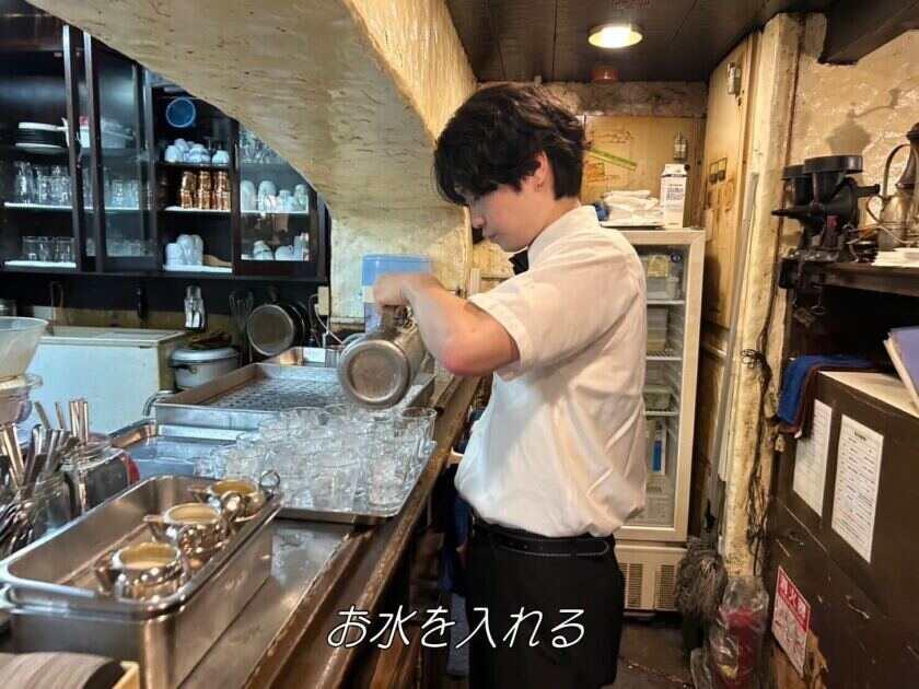 梅田珈琲館YCの制服1