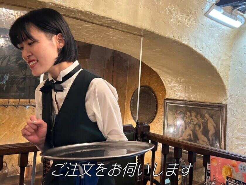 梅田珈琲館YCの制服2