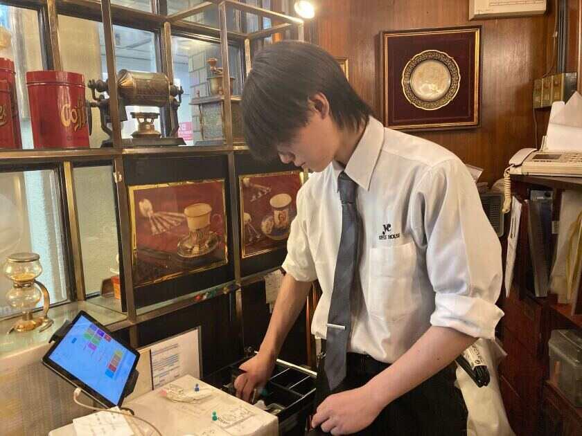 梅田珈琲館ニューYCの制服2