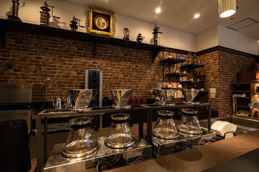 八尾珈琲館YCの制服2