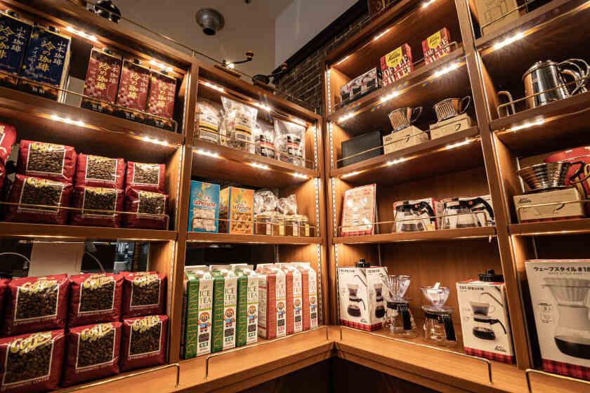 八尾珈琲館YCの制服4