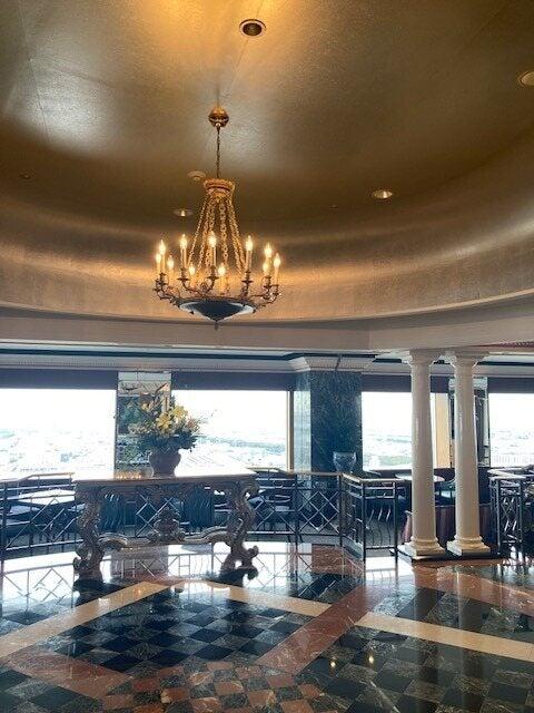 WBGクラブラウンジの制服1