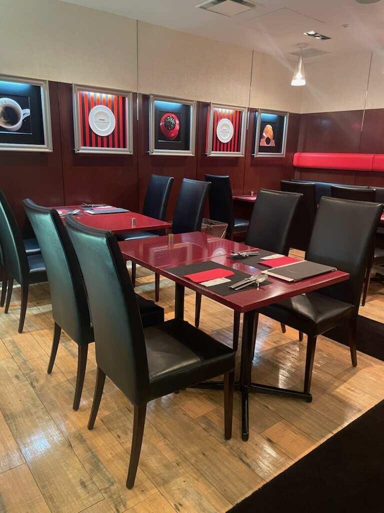 ラ・ターブル・エディアール伊勢丹新宿店の制服2