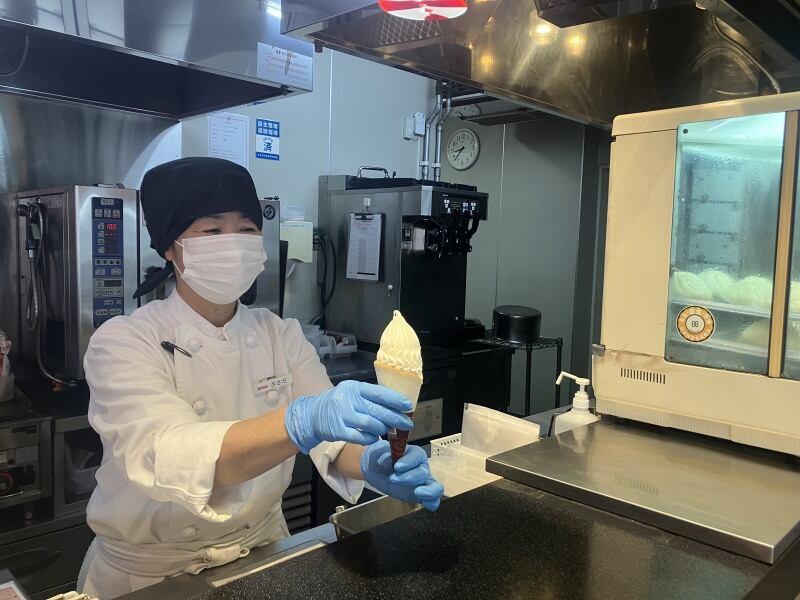 厚木PA店(外回り)フードコートの仕事画像1