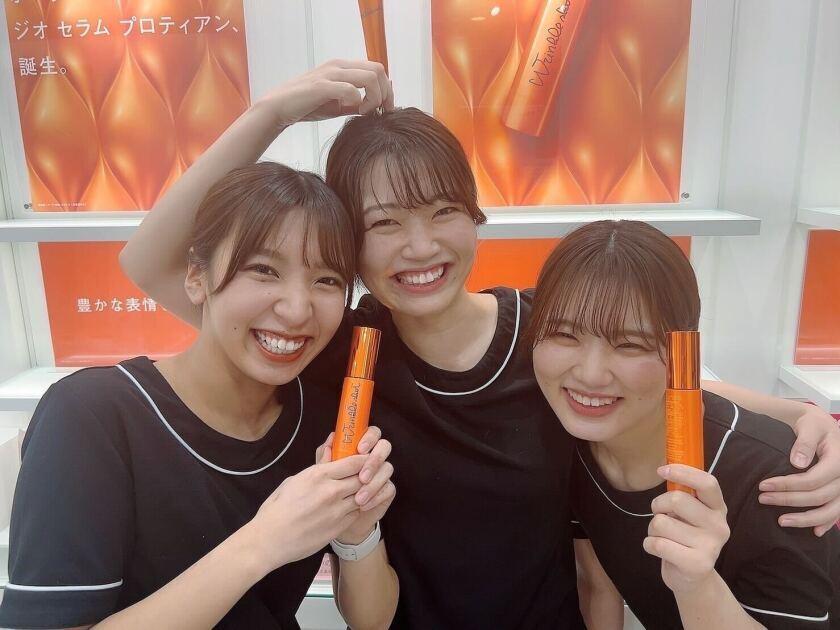 POLA THE BEAUTY 江坂店の制服1