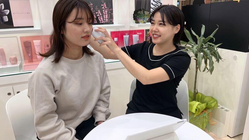 POLA THE BEAUTY 江坂店の制服2