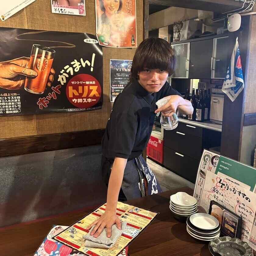 昭和堂/平成堂 採用担当の制服3