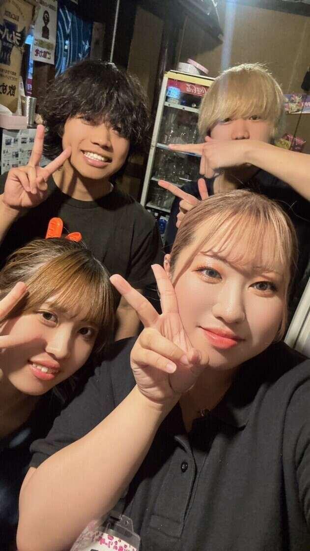 昭和堂/平成堂 採用担当の制服4