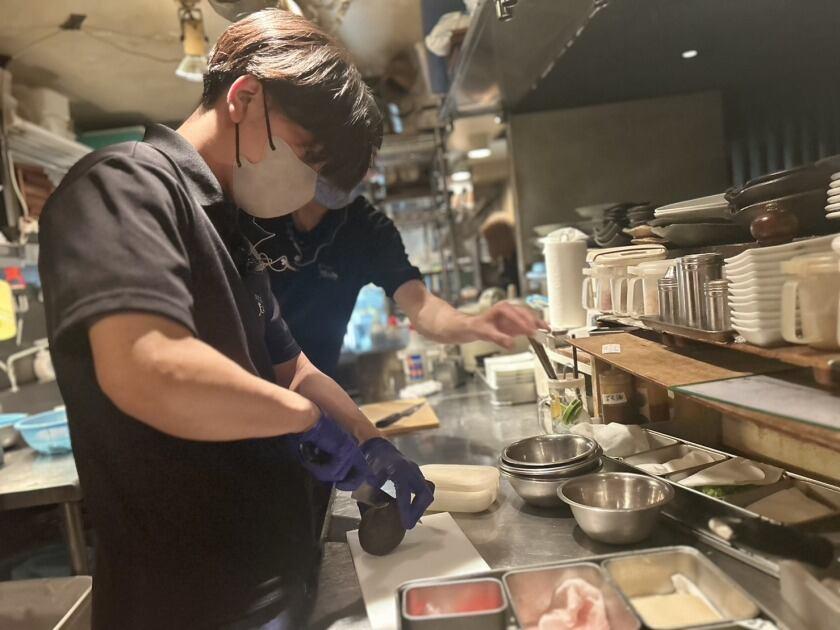 炭火焼鳥 権兵衛 茶屋町店の制服4