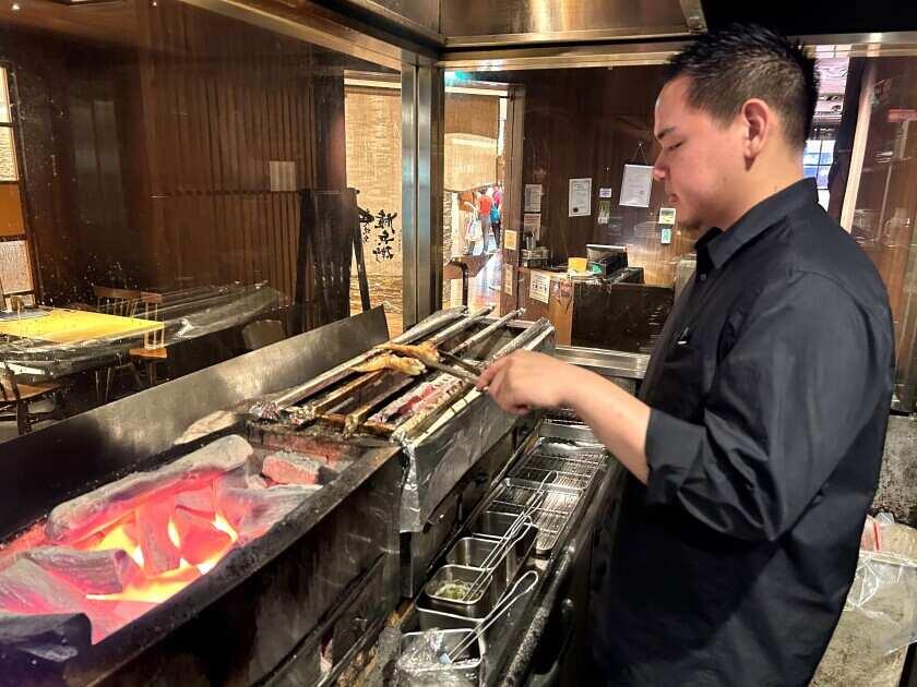 炭火焼鳥権兵衛 天王寺MIO店の制服4