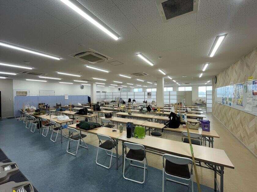 株式会社ウィルコムの制服1