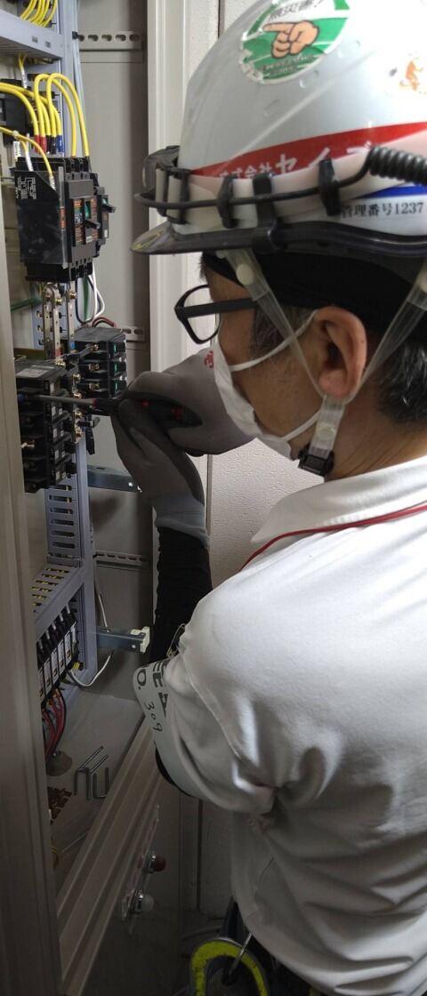 有限会社河合電設の制服3