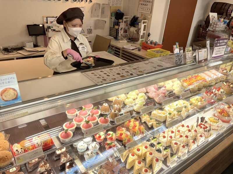 シャトレーゼ 金沢玉鉾店の仕事画像2