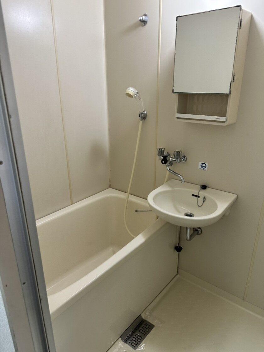 那珂プラス株式会社の制服3