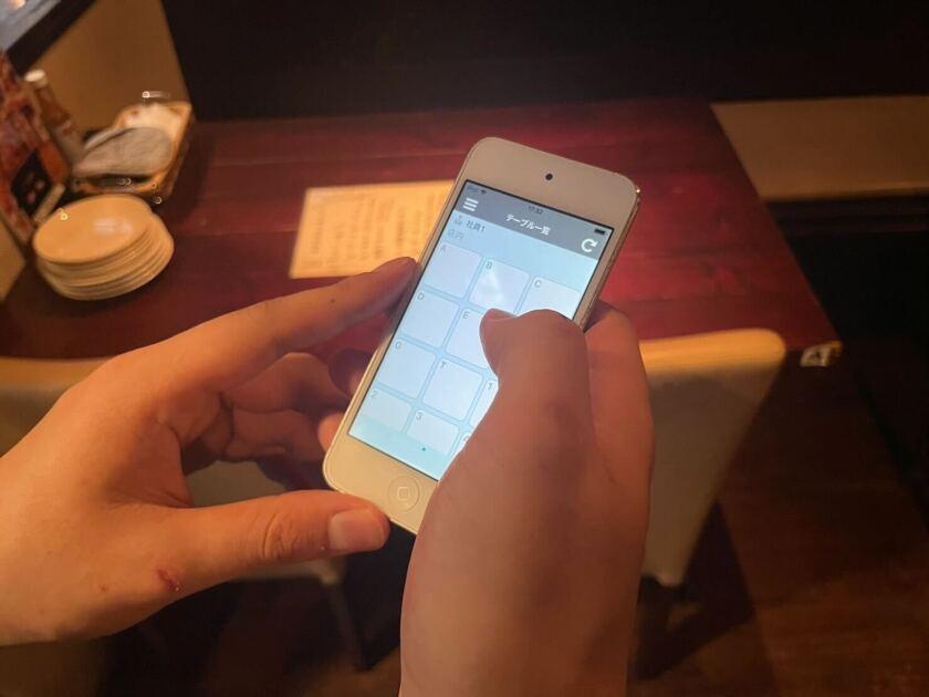 パエリアとピッツァのお店 バルボア西中島店の制服4