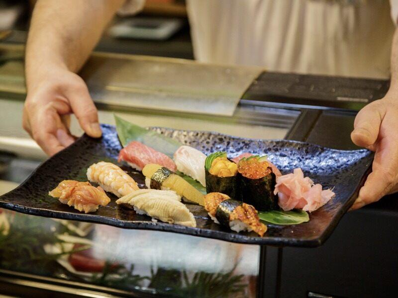 牡蠣とワイン すしまるプレミアム なんばウォーク店の仕事画像3