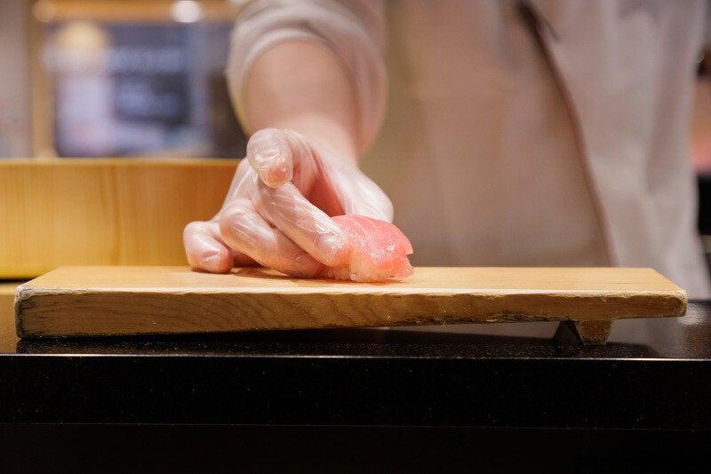 牡蠣とワイン立喰い すしまる 阪急サン広場店の仕事画像1