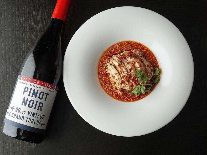 yura飯店の制服1