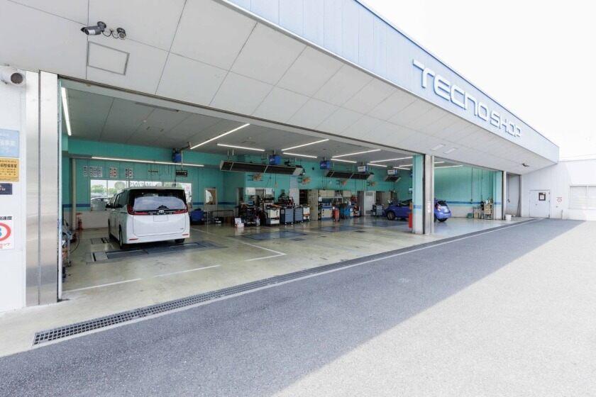 ウエインズトヨタ神奈川株式会社 和泉中央店の制服2