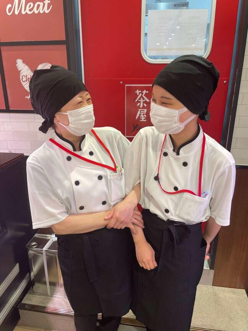 新乃尾 横須賀モアーズ店の制服2