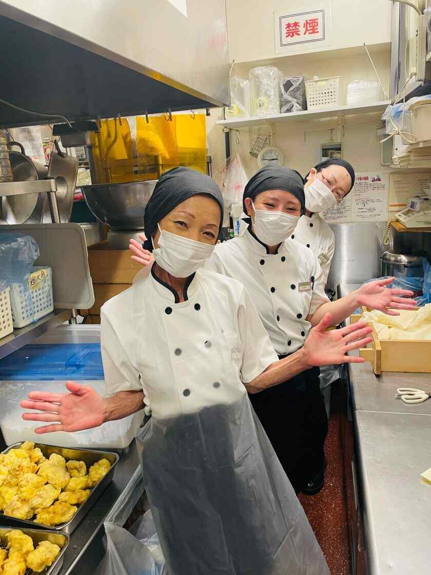 新乃尾 横須賀モアーズ店の制服3