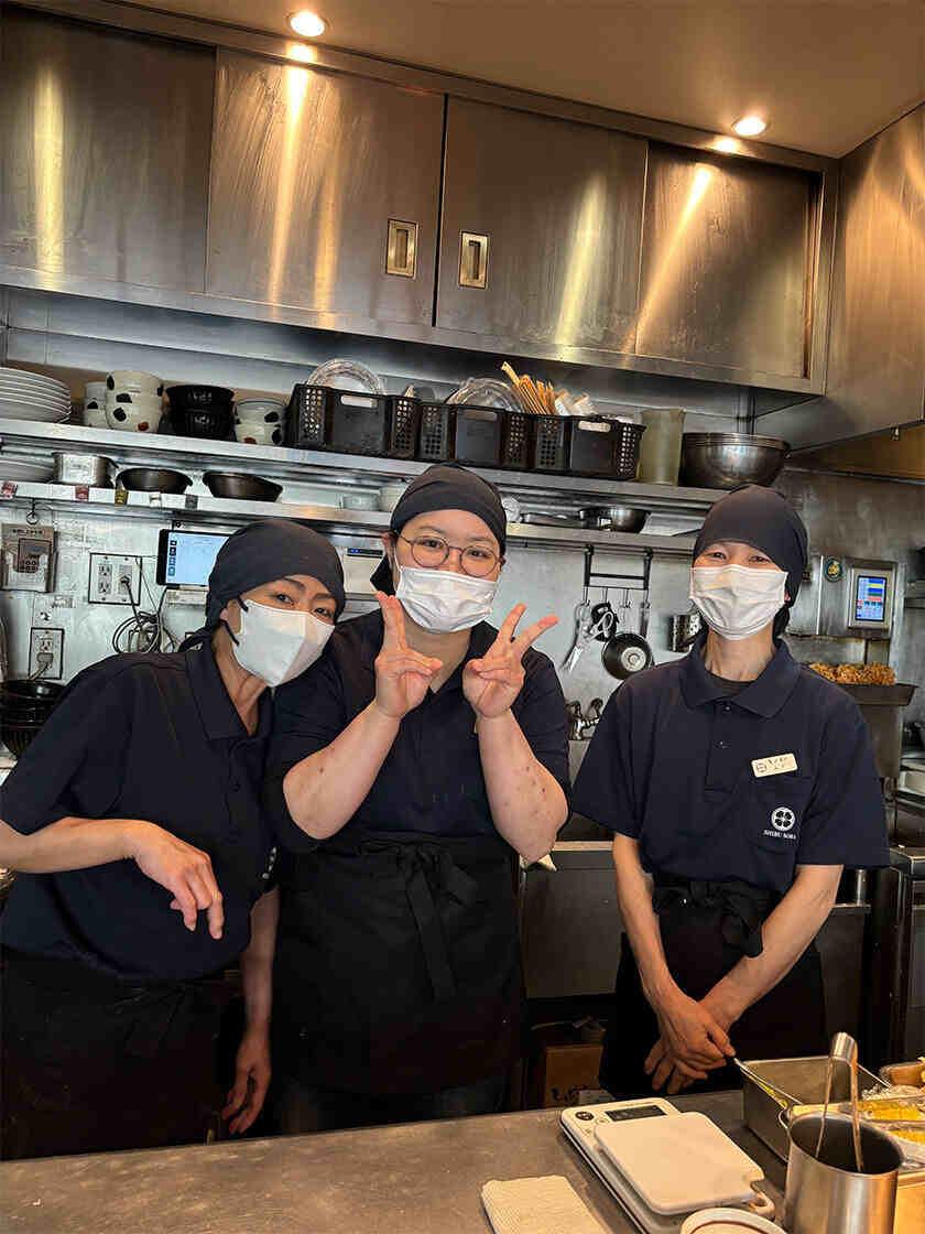 本家しぶそば 渋谷道玄坂店の制服1