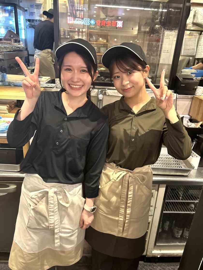 串焼き 満天 ルクア大阪店 B2階の制服1