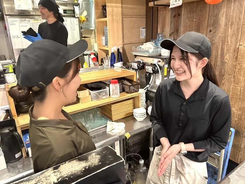 串焼き 満天 ルクア大阪店 B2階の制服4