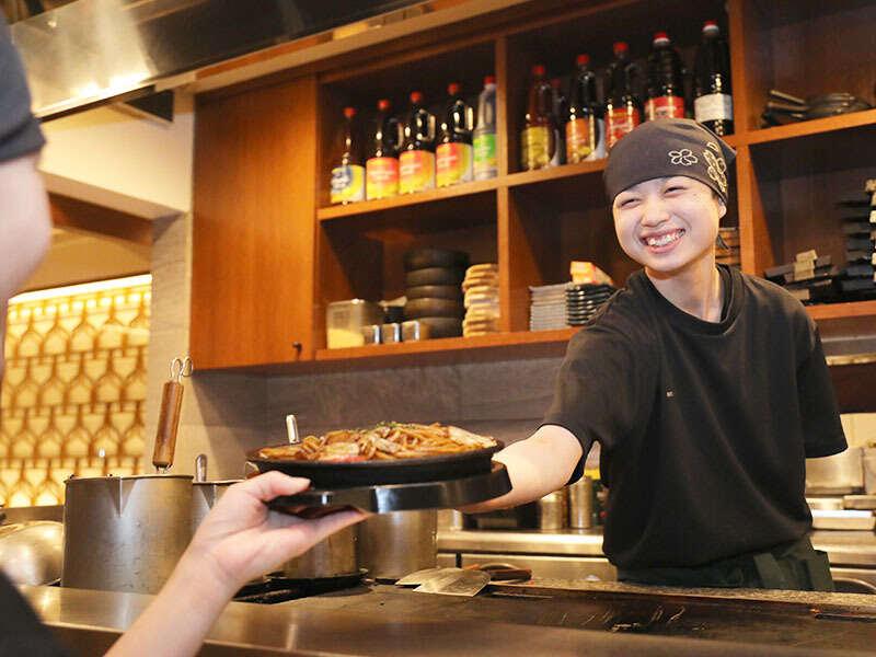 北海道十勝 ゆうたく 新宿サブナード店の制服3