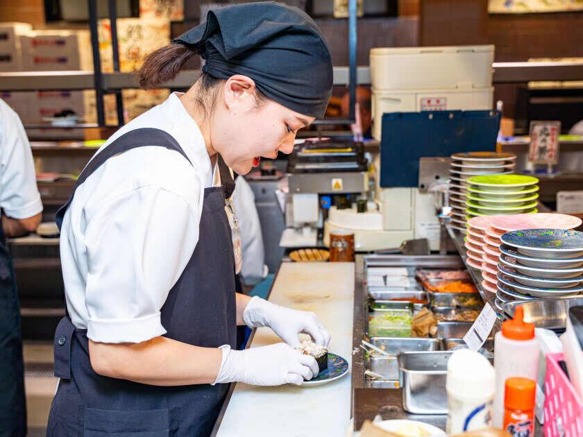 回転寿司 根室花まる 南25条店の制服2