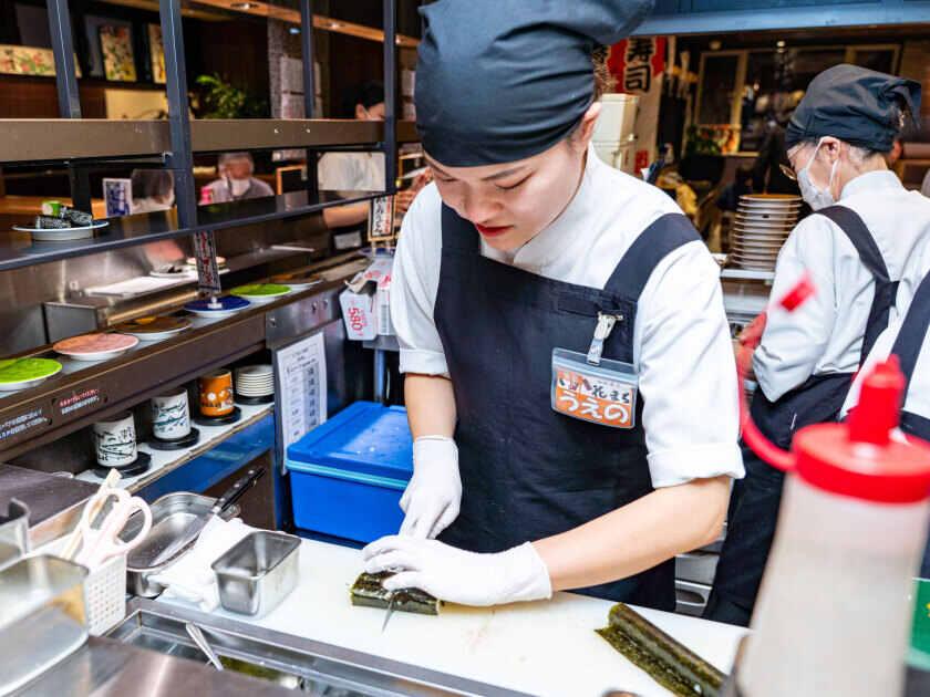 回転寿司 根室花まる 南25条店の制服2