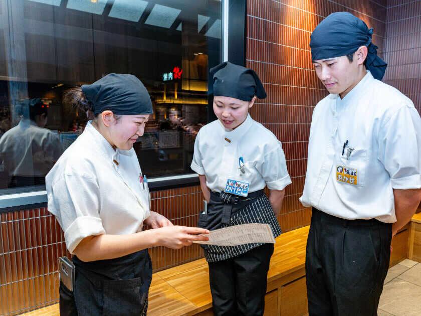 回転寿司 根室花まる 南25条店の制服1