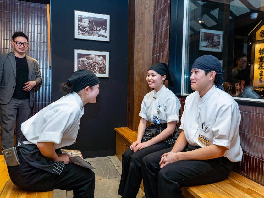 回転寿司 根室花まる 南25条店の制服1