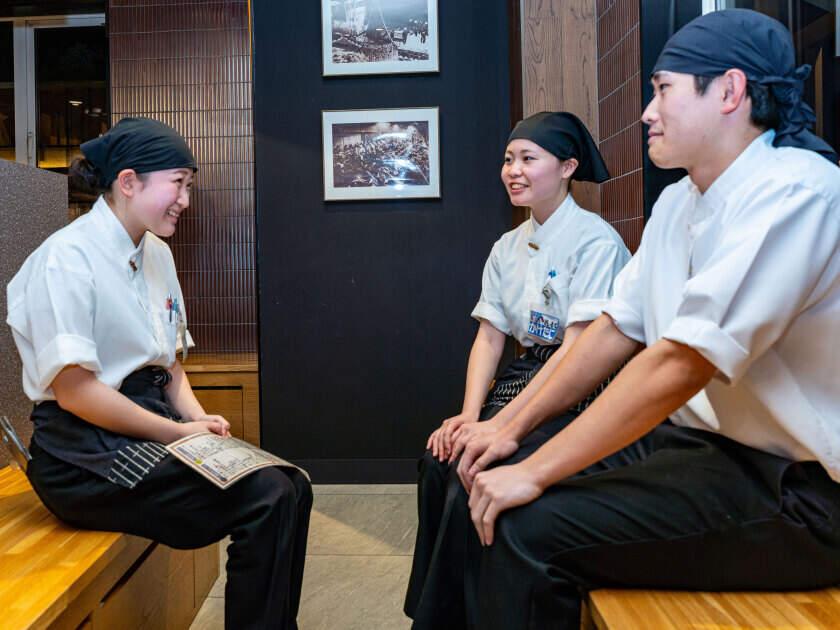 回転寿司 根室花まる 南25条店の制服1