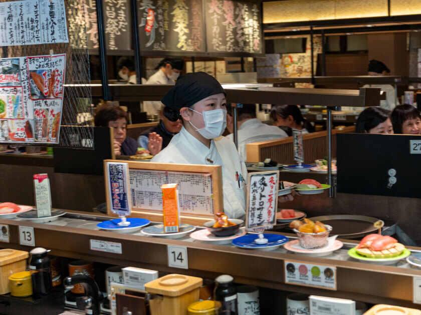 回転寿司 根室花まる 南25条店の制服3