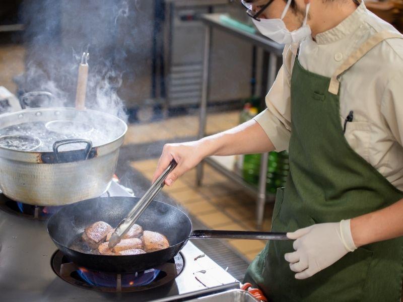 森の洋食 グリルみんぱく 万博記念公園の仕事画像2