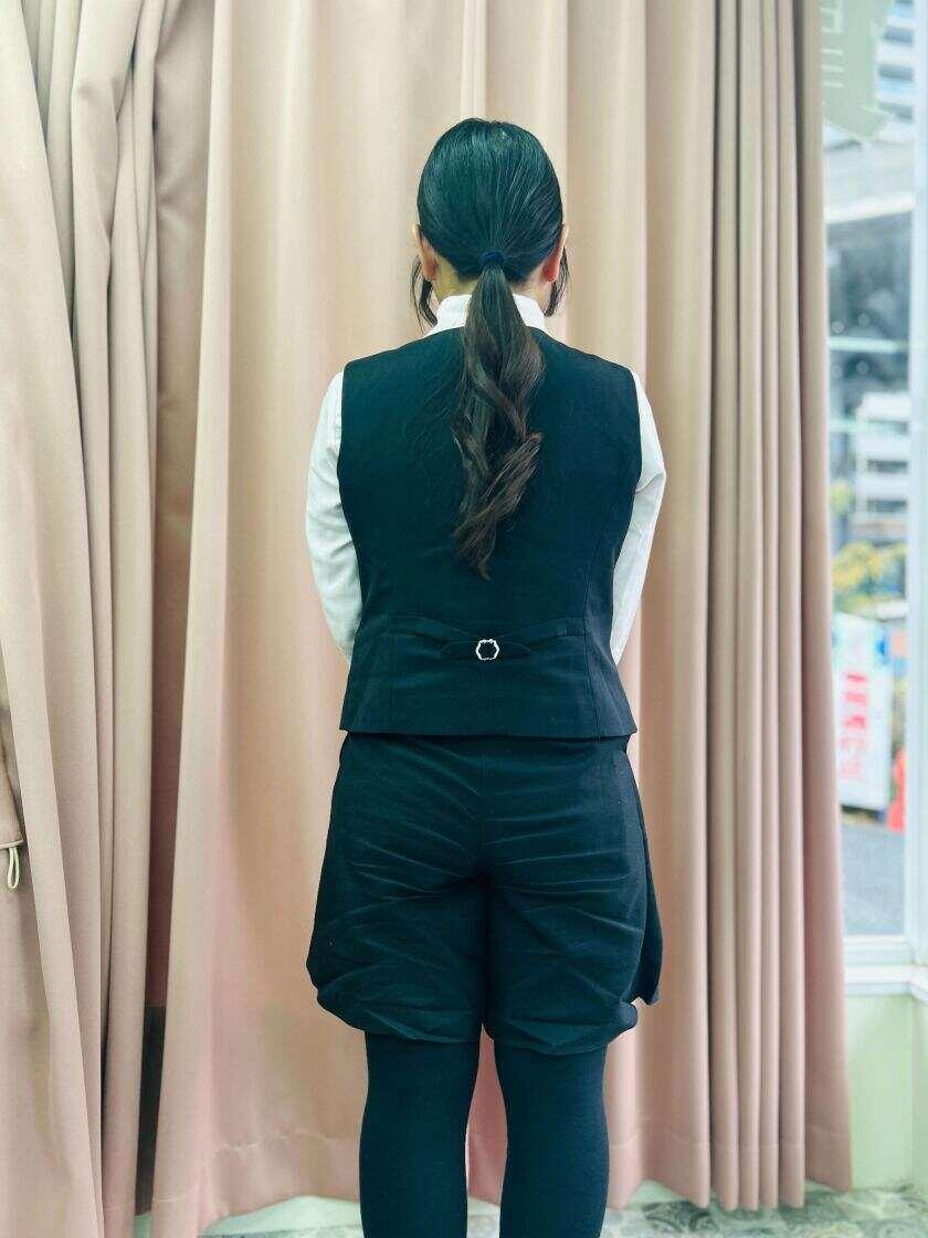 文栄不動産株式会社の制服2
