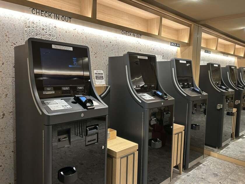 TERRACE HOTEL fの制服1