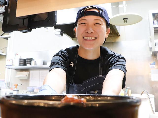 声かけあって動き回って。チームワークって思いやりだ。|飲食(フード・飲食、さいたま市緑区)のイメージ画像