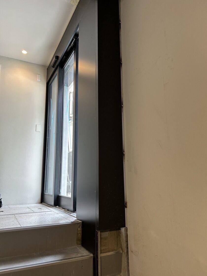 ホーム建窓株式会社 【001】ホーム建窓の制服1