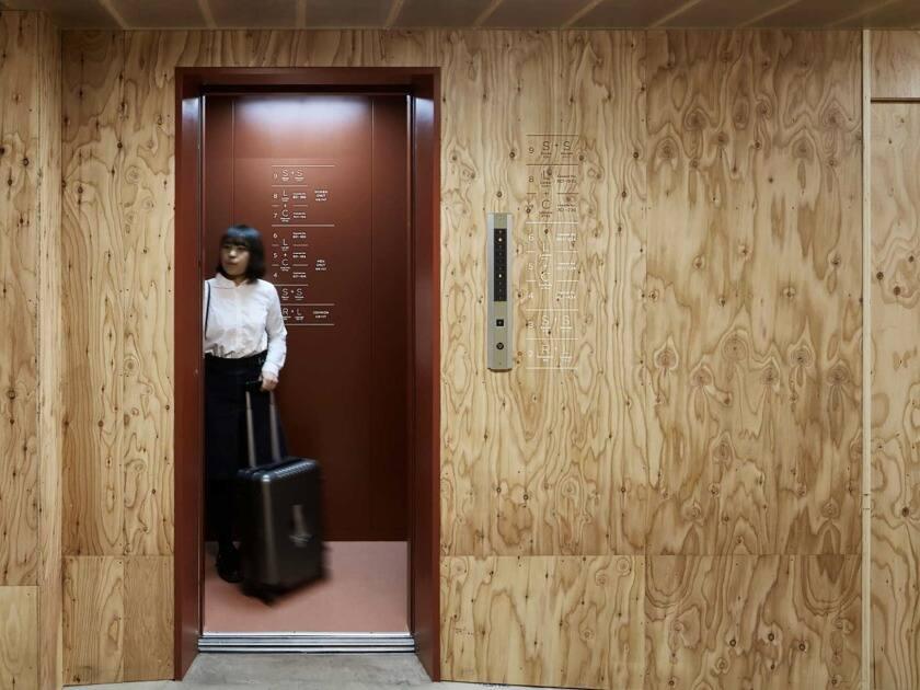 株式会社ナインアワーズ ドシー恵比寿の制服7