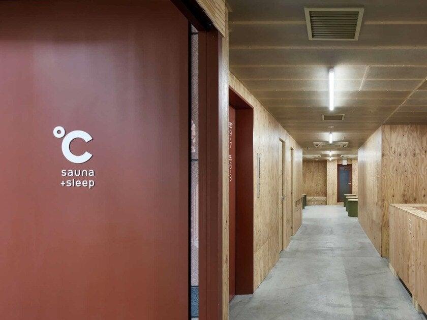 株式会社ナインアワーズ ドシー恵比寿の制服4