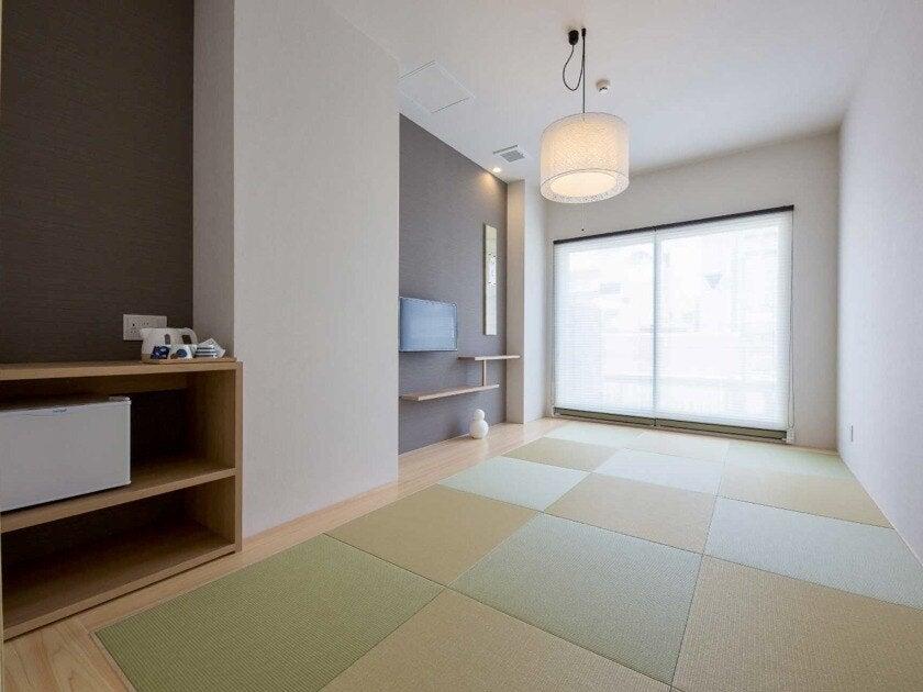 株式会社ナインアワーズ ホテル+ホステル札幌の制服2